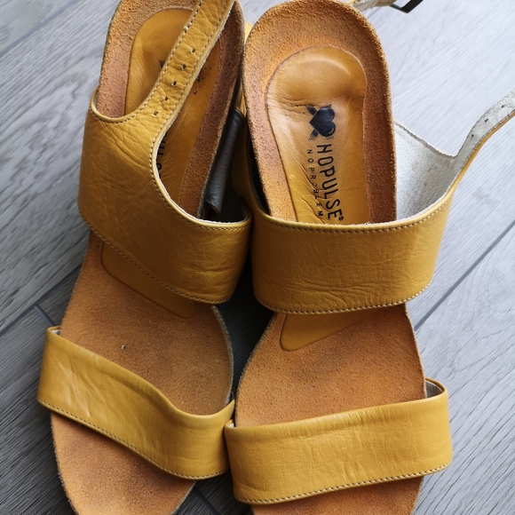 Women shoes - Picture 3 of 5